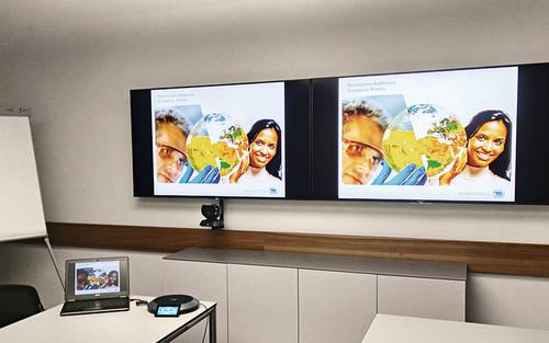 Blick in einen der neu ausgestatteten Konferenzräume mit dem Videokonferenzsystem