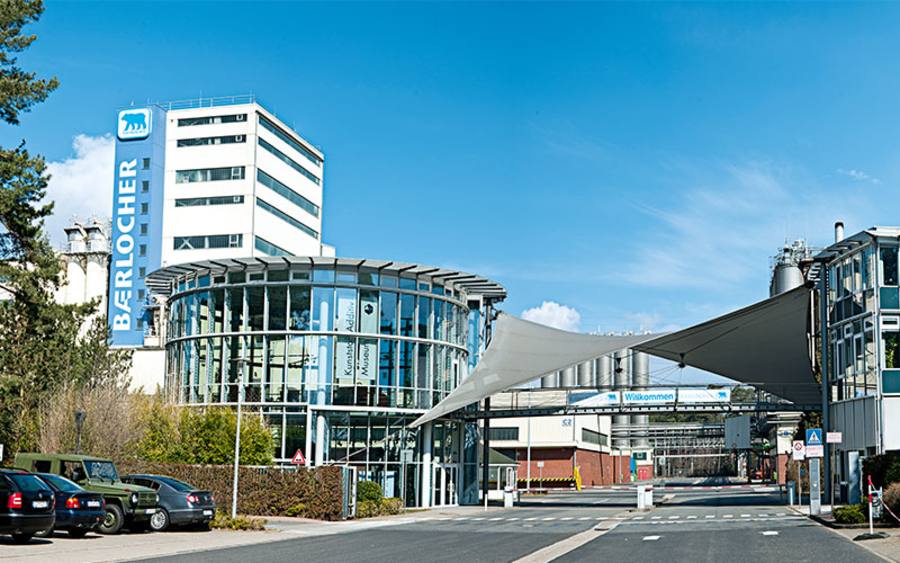 Bereits seit 1823 produziert der Mittelständler Kunststoffadditive – hier das Werk in Lingen.