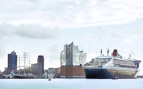 Elphilharmonie mit Queen Mary 2