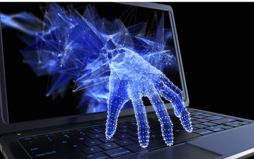 Eine virtuelle Hand greift aus einem Laptop-Bildschirm heraus