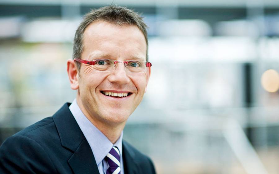 Andreas Nau ist strategischer Geschäftsführer eines IT-Dienstleisters, der Personalentwicklungs- und Seminarorganisationssoftware entwickelt. 