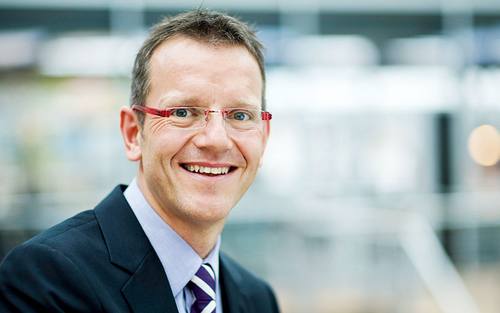 Andreas Nau ist strategischer Geschäftsführer eines IT-Dienstleisters, der Personalentwicklungs- und Seminarorganisationssoftware entwickelt. 