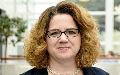 „Der Hackerangriff ‚Wanna Cry’ hat gezeigt, dass Kriminelle auch scheinbar uninteressante Daten in Geld umwandeln können“, erklärt Britta Bramann von der Axa Konzern AG.