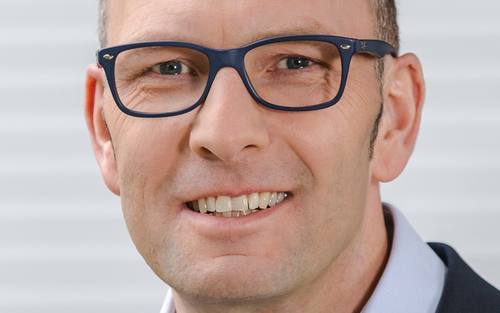 In Deutschland gehören etwa 100 Mitarbeiter zu Wolfgang Hoeffers Organisation.