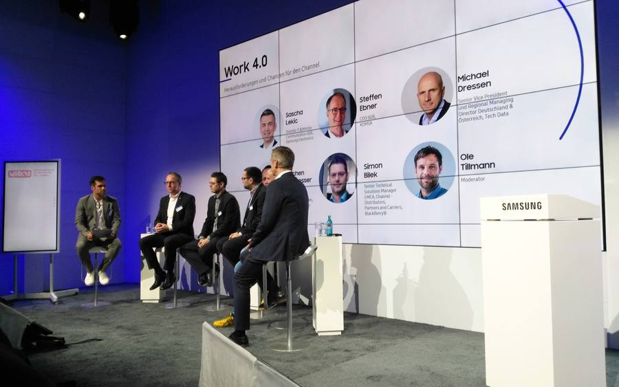 Auf der Veranstaltung in Köln diskutierten die Experten über Work 4.0. Unter den Panel-Teilnehmern befand sich auch Sascha Lekic, Director IM B2B Samsung Deutschland (re.).