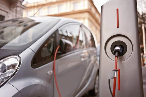 Deutsche Autokonzerne wollen die Elektromobilität vorantreiben und gemeinsam die Infrastruktur der Ladesäulen ausbauen.