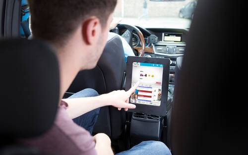Werbespots von Ergo im Taxi