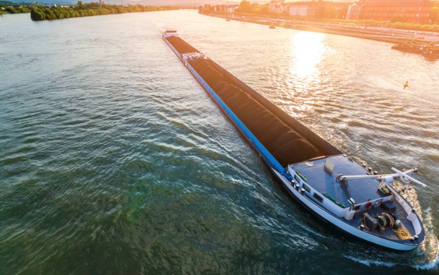 Binnenschifffahrt auf dem Rhein bei Mainz