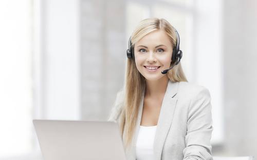 Frau mit Headset