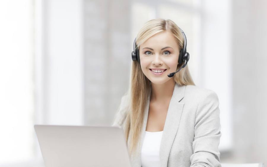 Frau mit Headset