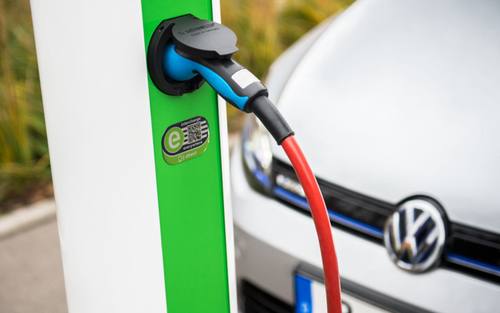 Der Volkswagen Konzern beteiligt sich ab kommendem Jahr an Hubject, zur besseren Vernetzung von Ladesäulen für Elektrofahrzeuge. 