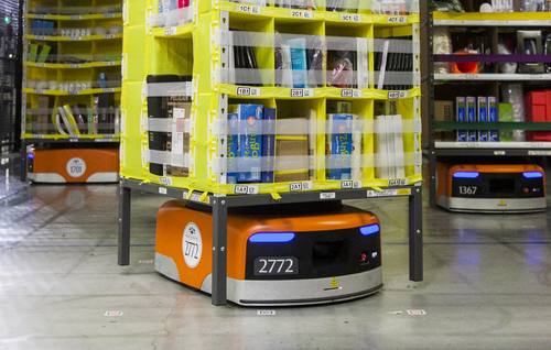 Amazon-Roboter beim Warentransport