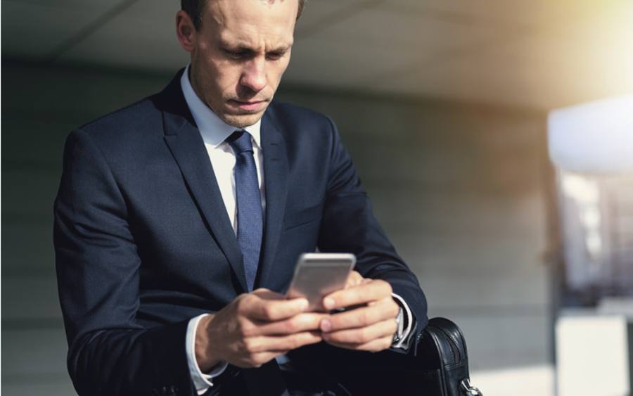 Geschäftsmann mit Smartphone
