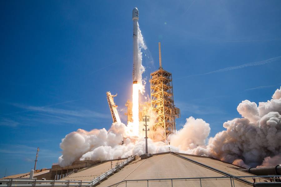 Eine SpaceX-Rakete startet