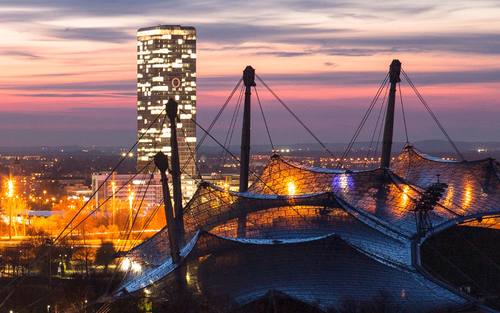 Telefónica Deutschland Zentrale neben dem Olympiagelände in München