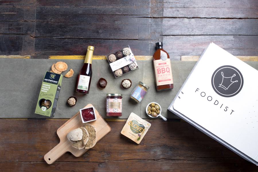 Foodist ist ein 2012 gegründetes Unternehmen aus Hamburg, das seine Boxen mit handgefertigten und -verlesenen Lebensmitteln aus ganz Europa füllt. 