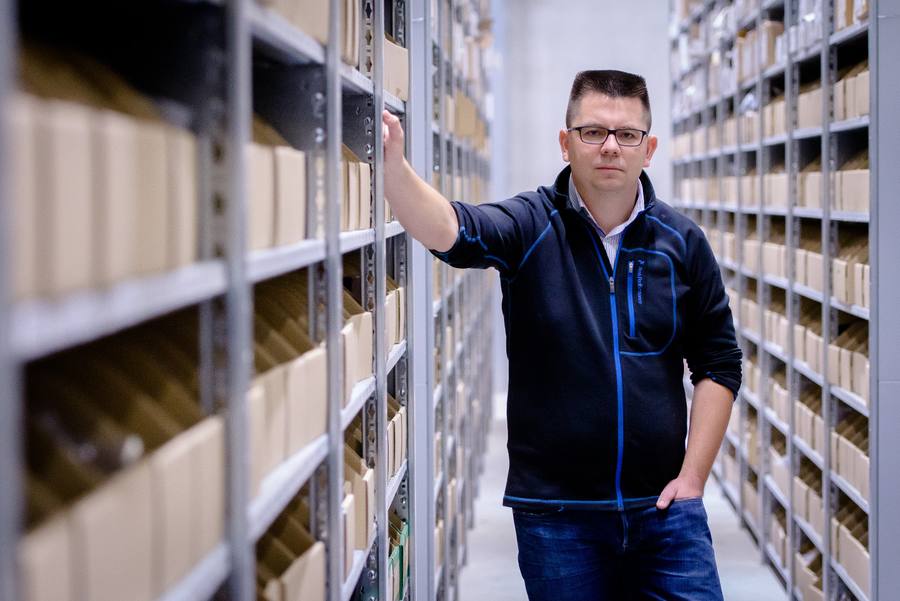 Mr.-Spex-Geschäftsführer Dirk Graber in der Logistik