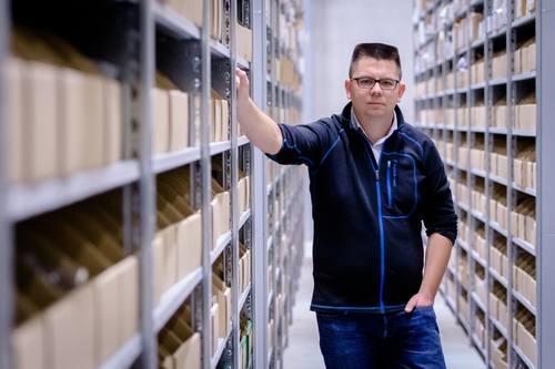 Mr.-Spex-Geschäftsführer Dirk Graber in der Logistik