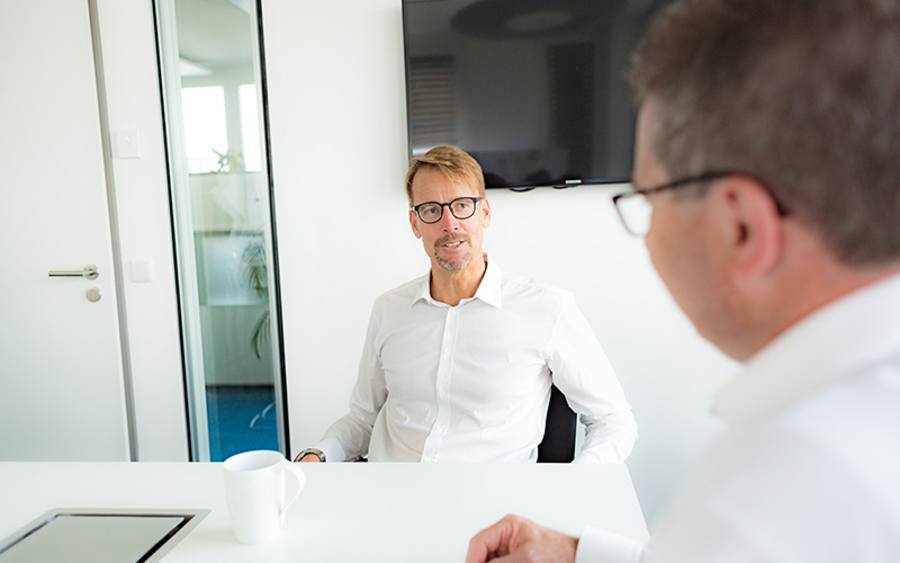 „Wir können jede Anwendung auf dem System i mit jedem heute am Markt erhältlichen Cloud-Service kombinieren. Das ist lediglich eine Frage des Know-hows.“ Nils Wulf (l.)