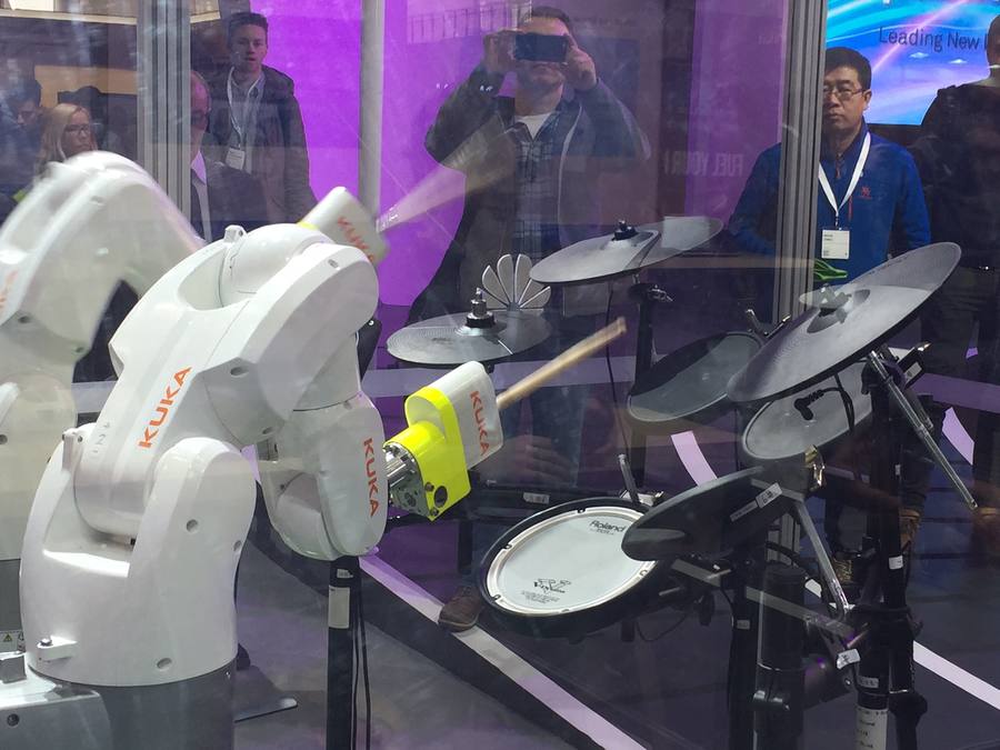 Huawei setzt einen Kuka-Roboter ans Schlagzeug