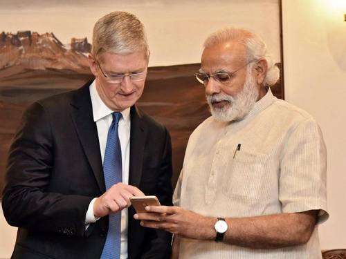 Apple-Chef Tim Cook (links) Indischer Premierminister Narendra Modi. Foto: Government Of India/Handout
