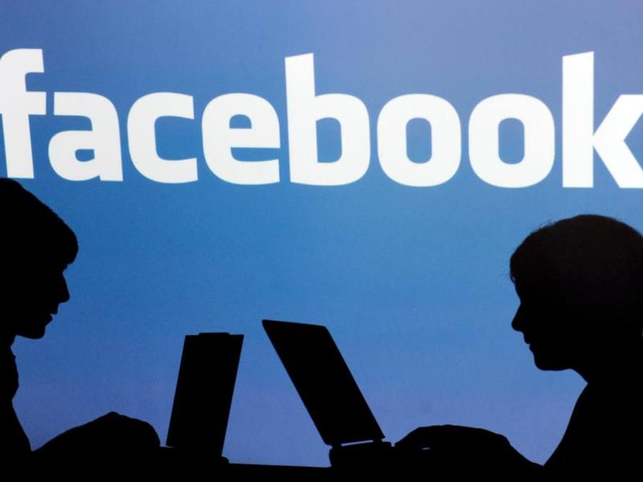 Im Newsfeed von Facebook-Nutzern sollen Einträge von Freunden und Familie künftig prominenter angezeigt werden. Foto: Armin Weigel/Illustration