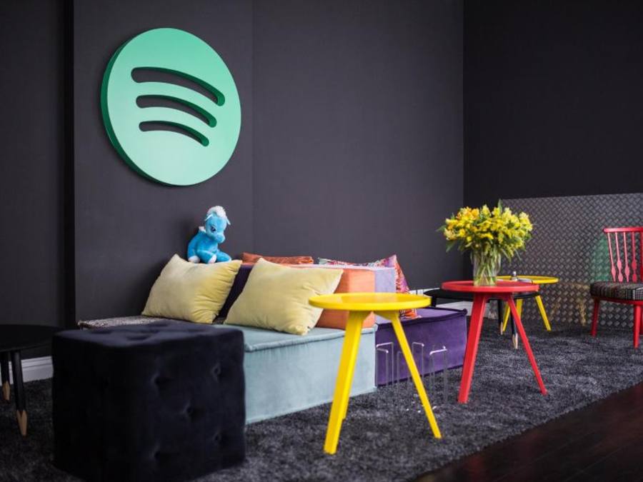 Den Berichten zufolge gibt es Streit darum, auf welchem Wege ein Spotify-Abo gebucht werden kann. Foto: Sophia Kembowski