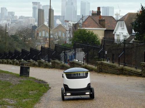 Starship-Lieferroboter: Ein Start-up will demnächst mit Testlieferungen auch in Deutschland beginnen. Foto: Starship Technologies / Handout