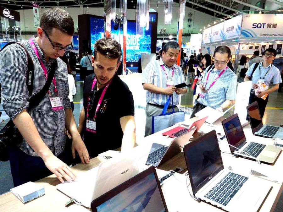 Die PC-Verkäufe sinken bereits seit einigen Jahren, weil Verbraucher und Unternehmen eher zu Smartphones und Tablets greifen. Foto: David Chang