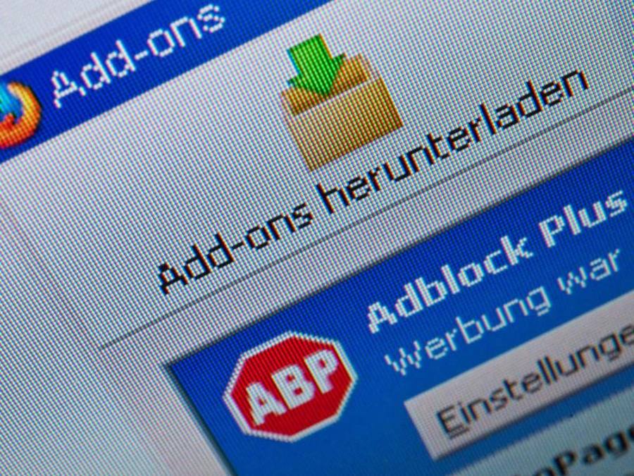 Nach der Installation von Adblock Plus verschwindet Werbung wie von Geisterhand aus dem Browser. Foto: Andrea Warnecke/Archiv
