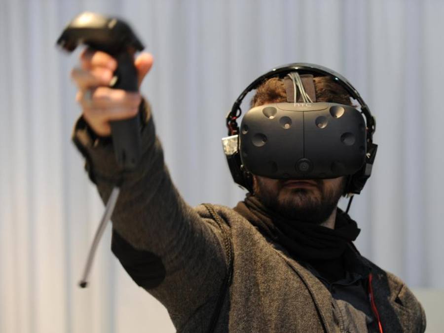 Auf der Gamescom, die in der kommenden Woche in Köln beginnt, spielen Virtual-Reality-Brillen eine große Rolle. Foto: Andrej Sokolow
