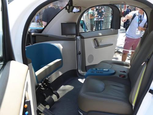 Der Innenraum des selbstfahrenden Autos von Google. Nach Ansicht des VW-Digitalchef Johann Jungwirth werden seine Kinder keinen Führerschein. Foto: Andrej Sokolow