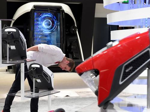 Auch diese neuen Staubsauger von Miele ohne Beutel sind auf der diesjährigen IFA in Berlin zu sehen. Foto: Rainer Jensen