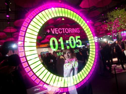 Mit der Vectoring-Technologie können auch in herkömmlichen Kupferkabel-Leitungen Download-Geschwindigkeiten von bis zu 100 Megabit pro Sekunde erreicht werden. Foto: Friso Gentsch