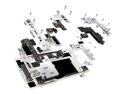 Das Fairphone 2 besteht aus vielen einzelnen Baugruppen, die leicht ausgetauscht werden können. Foto: Fairphone