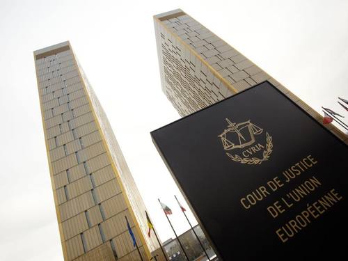 Die beiden Türme des Europäischen Gerichtshofs in Luxemburg. Der (EuGH) hat ein Urteil zu Computern mit Software ausgesprochen. Foto: Thomas Frey