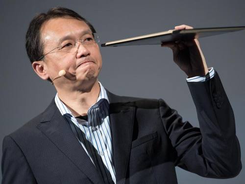 Acer-Chef Jason Chen präsentierte auf der IFA das nach Herstellerangaben dünnste Notebook der Welt, das nur 9,98 Millimeter dicke Acer Swift 7. Foto: Bernd von Jutrczenka