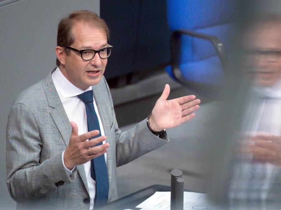 «Wir brauchen ein Wettbewerbsrecht 4.0», Verkehrsminister Dobrindt (CSU). Foto: Bernd von Jutrczenka