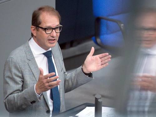 «Wir brauchen ein Wettbewerbsrecht 4.0», Verkehrsminister Dobrindt (CSU). Foto: Bernd von Jutrczenka