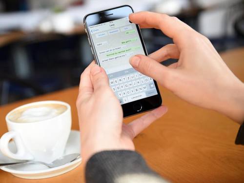 WhatsApp hatte im August angekündigt, künftig die Telefonnummer des Nutzers an Facebook weiterzugegeben. Foto: Britta Pedersen