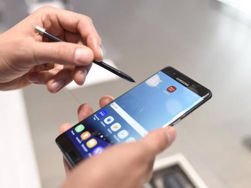Samsung hatte Anfang September infolge von Akku-Problemen beim Note 7 Brandgefahr eingeräumt. Foto: Jannis Mattar