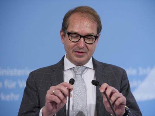 Bundesverkehrsminister Alexander Dobrindt zur Auftakt der neuen Ethikkommission. Foto: Paul Zinken