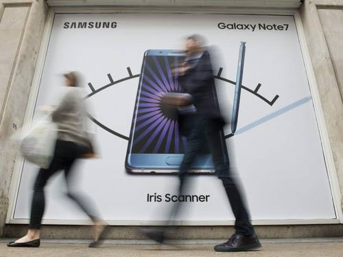 Das Vorzeige-Smartphone Galaxy Note 7 ist wieder im Handel. Knapp einen Monat nach dem Rückruf hat Samsung das Modell wieder auf den Markt gebracht. Foto: Will Oliver