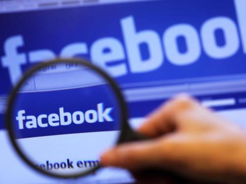 Facebook will mit seinem neuen Angebot «Workplace by Facebook» die Kommunikation innerhalb von Unternehmen umzukrempeln. Foto: Jens Büttner/Symbolbild