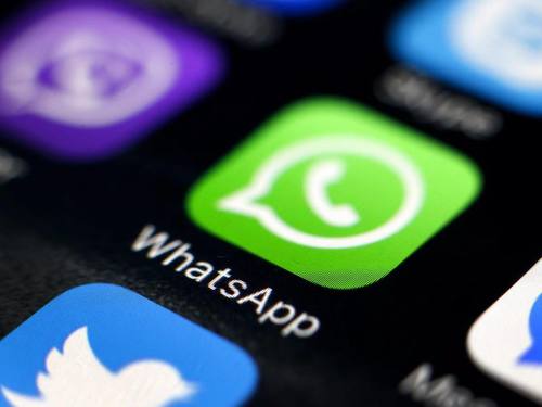 Der Vorsitzende des Innenausschusses des Bundestages fordert, die Online-Durchsuchung auf Whatsapp auszuweiten. Foto: Ritchie B. Tongo