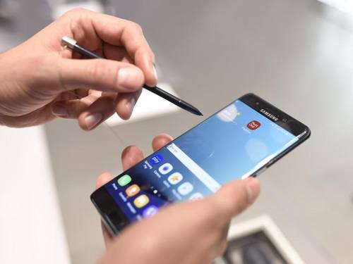 Samsung hatte das Smartphone Galaxy Note 7 Anfang vergangener Woche wegen Feuergefahr endgültig vom Markt genommen. Foto: Jannis Mattar