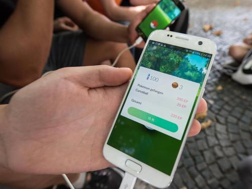 Die Entwickler der Smartphone-App «Pokémon Go» wollen deutschen Verbraucherschützern zufolge die Nutzungs- und Datenschutzbestimmungen des Spiels ändern. Foto: Patrick Seeger