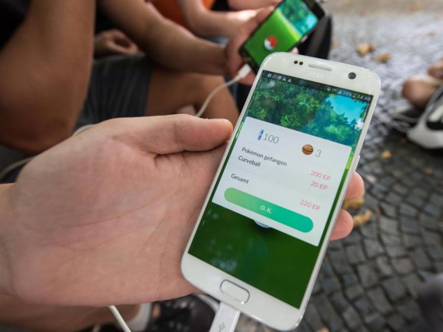 Die Entwickler der Smartphone-App «Pokémon Go» wollen deutschen Verbraucherschützern zufolge die Nutzungs- und Datenschutzbestimmungen des Spiels ändern. Foto: Patrick Seeger