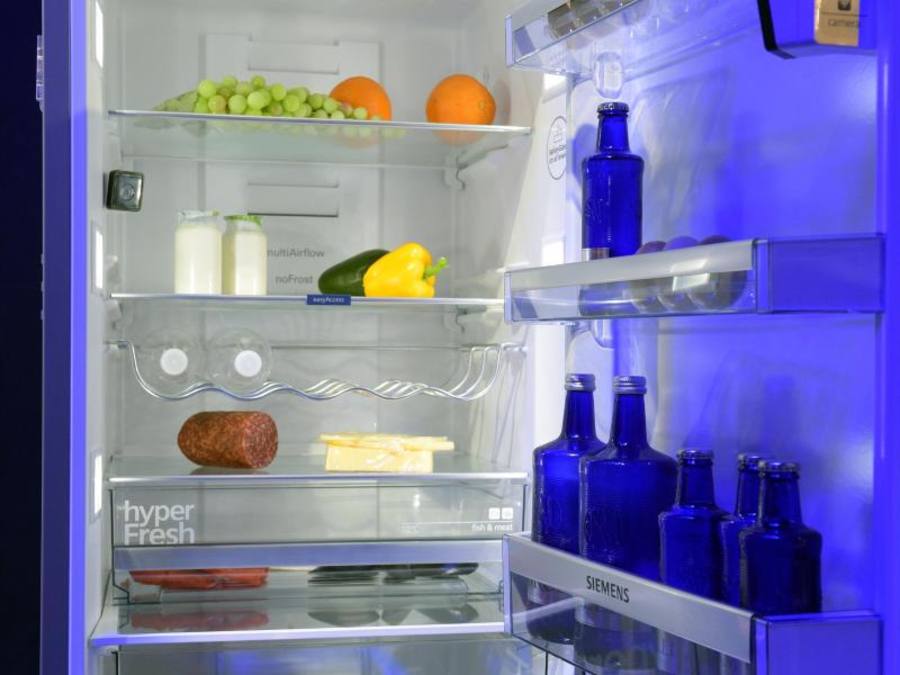 Vernetzter Kühlschrank: Internet-fähige Haushaltsgeräte wecken auch das Interesse von Hackern. Foto: Rainer Jensen/Archiv