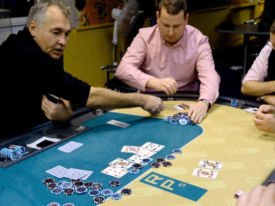 Die Künstliche Intelligenz hat es inzwischen geschafft, den Menschen in sämtlichen Spielen der Welt zu schlagen - nur in einem nicht: dem Pokern. Foto: Peter Steffen/Archiv